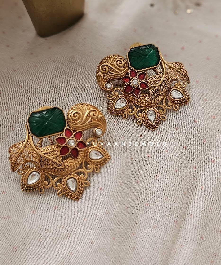 Vayna Studs