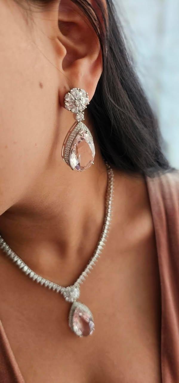Sargun quartz necklace