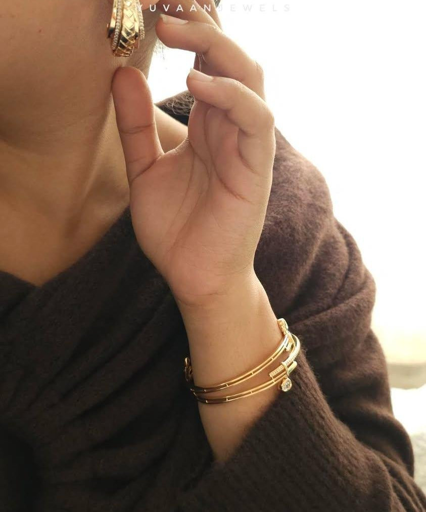 Cleo gold earring