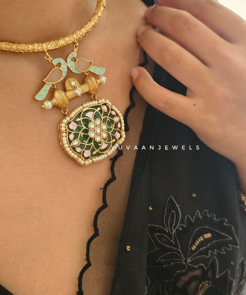 Ridhha hasli necklace