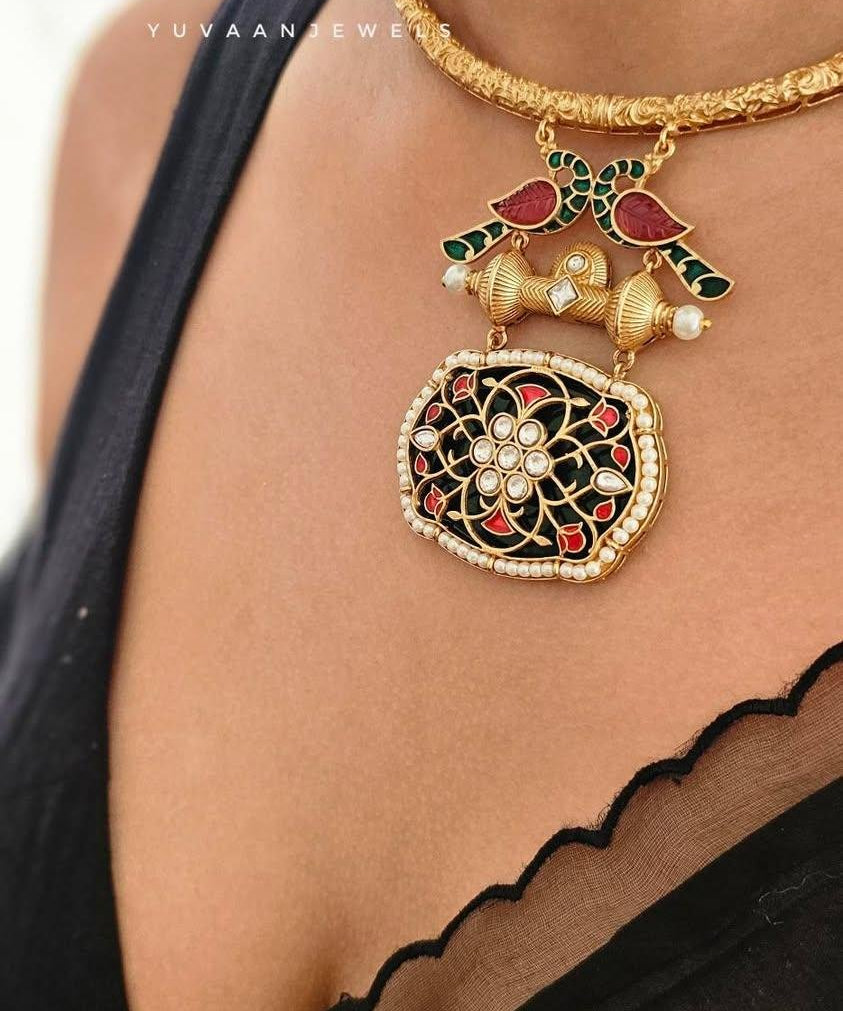 Ridhha hasli necklace