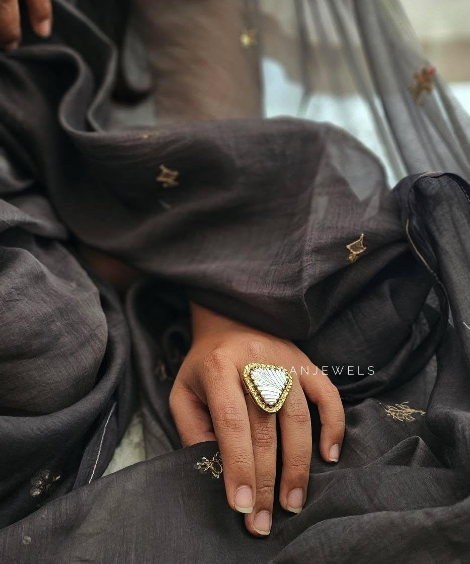 Raya handcrafted ring (tri)