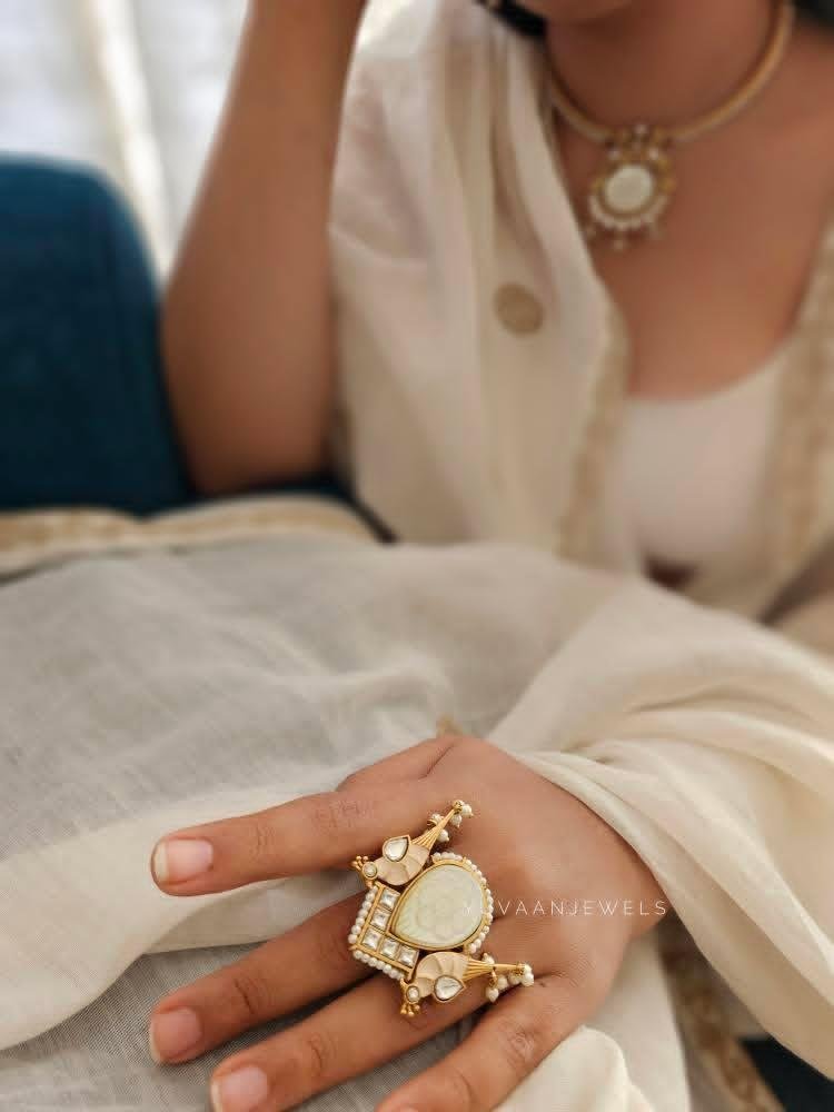 Pihu Handcarved ring