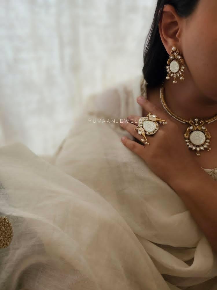 Pihu Handcarved ring