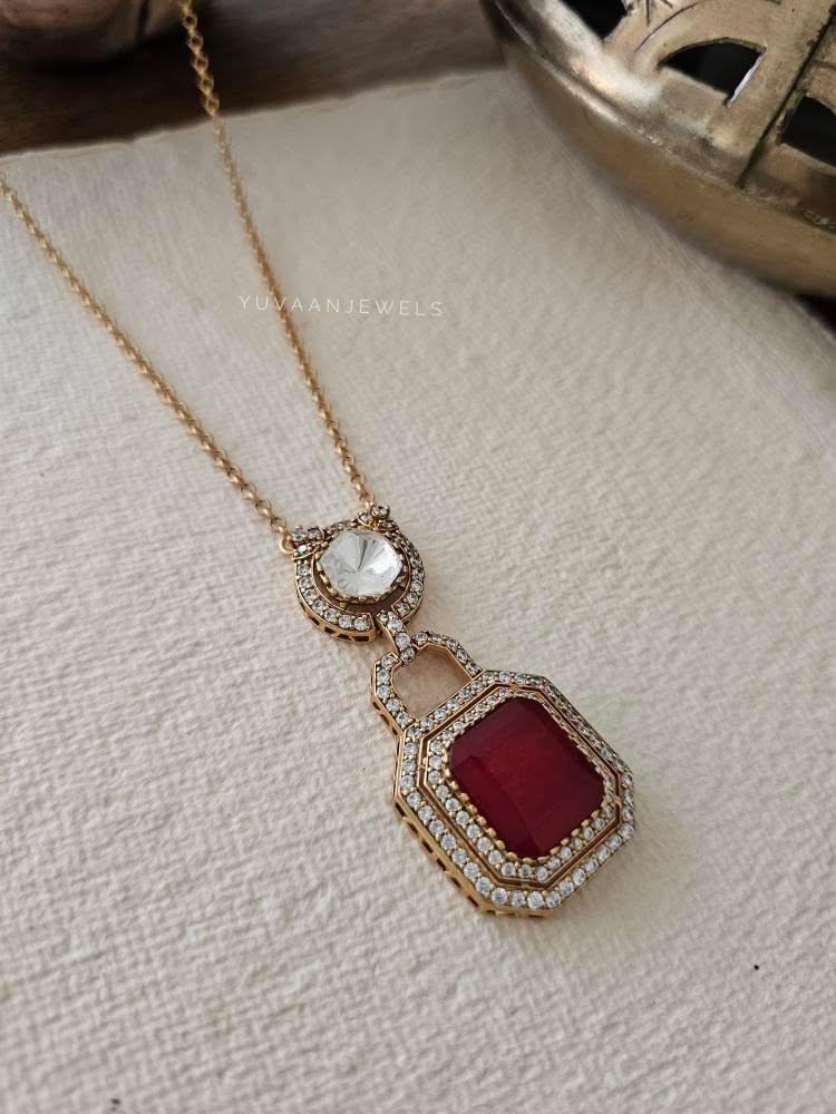 Sahil quartz necklace