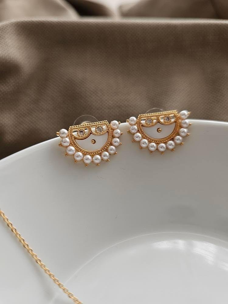 Soorat delicate necklace
