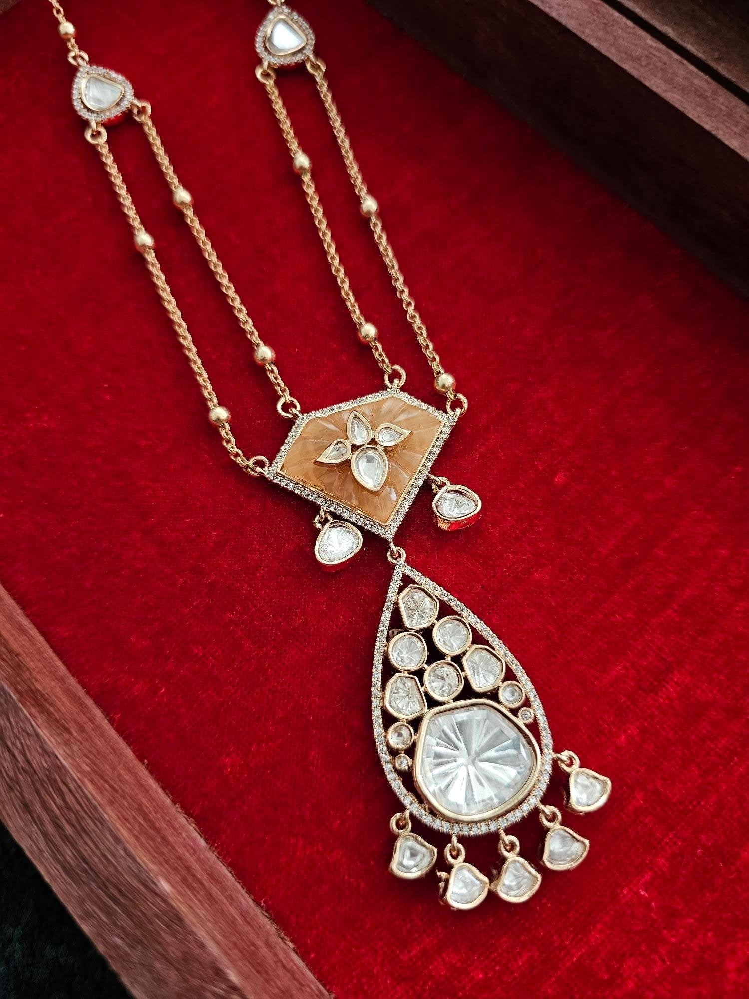 Heeth delicate long necklace