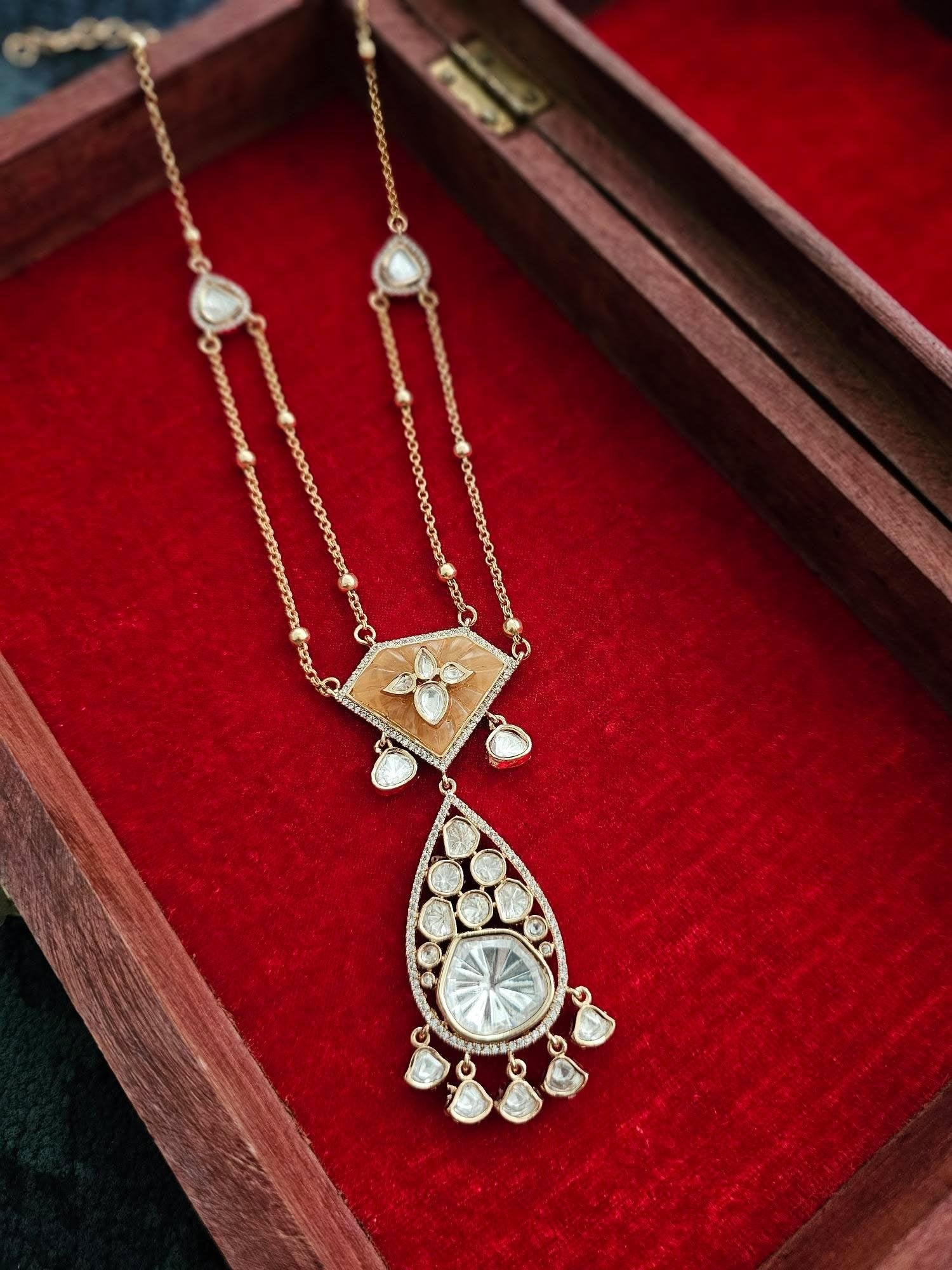 Heeth delicate long necklace