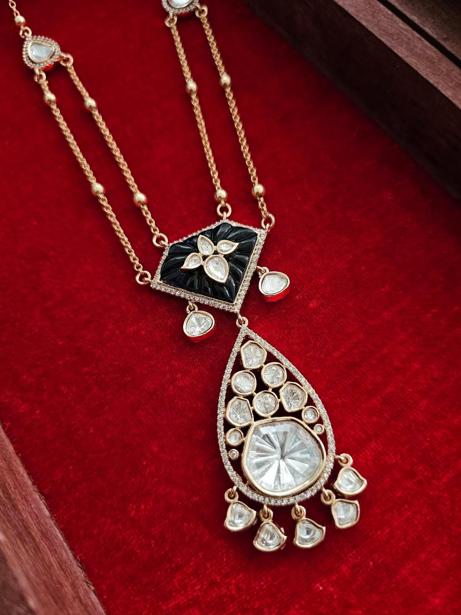Heeth delicate long necklace