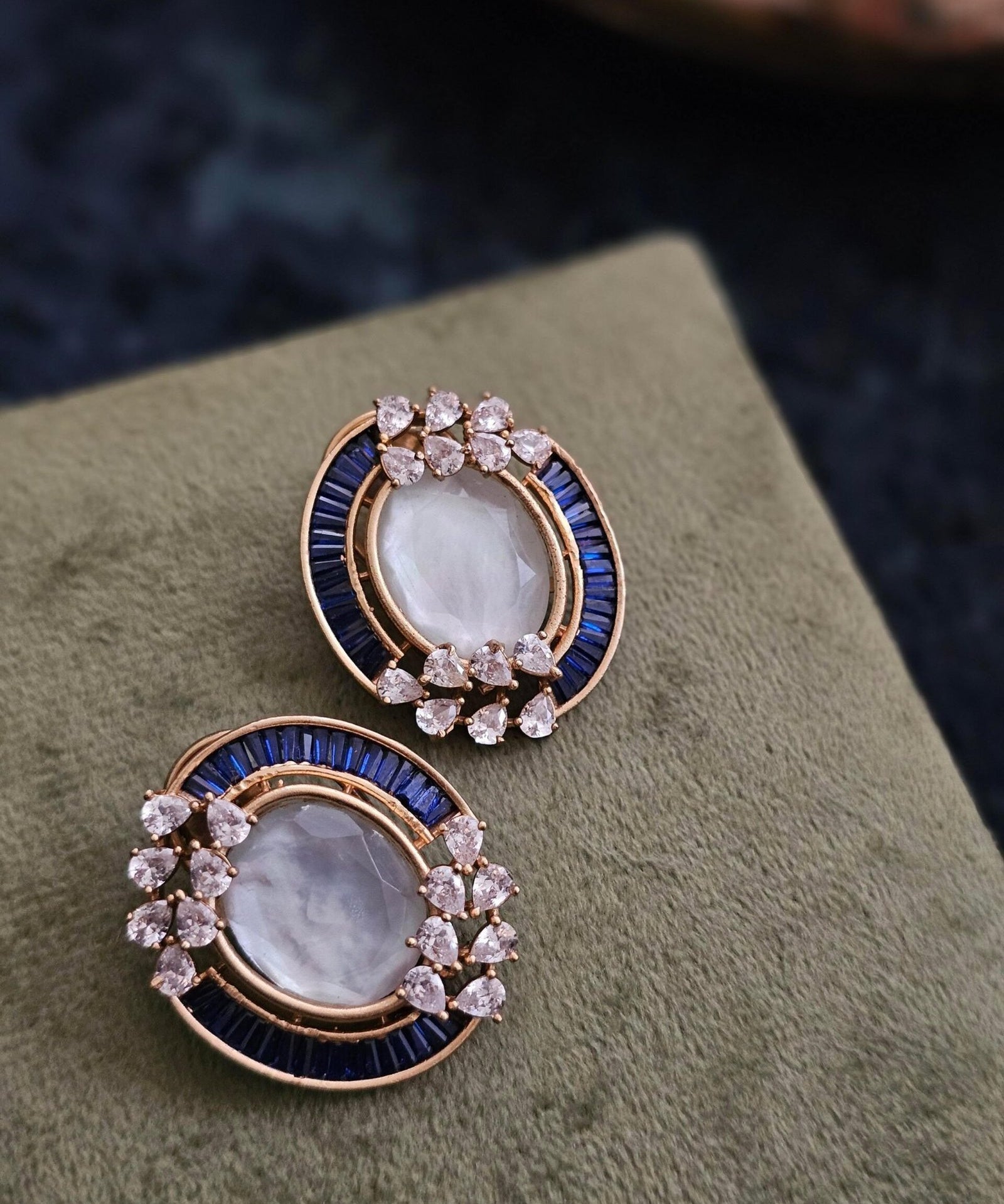 Dripti quartz studs