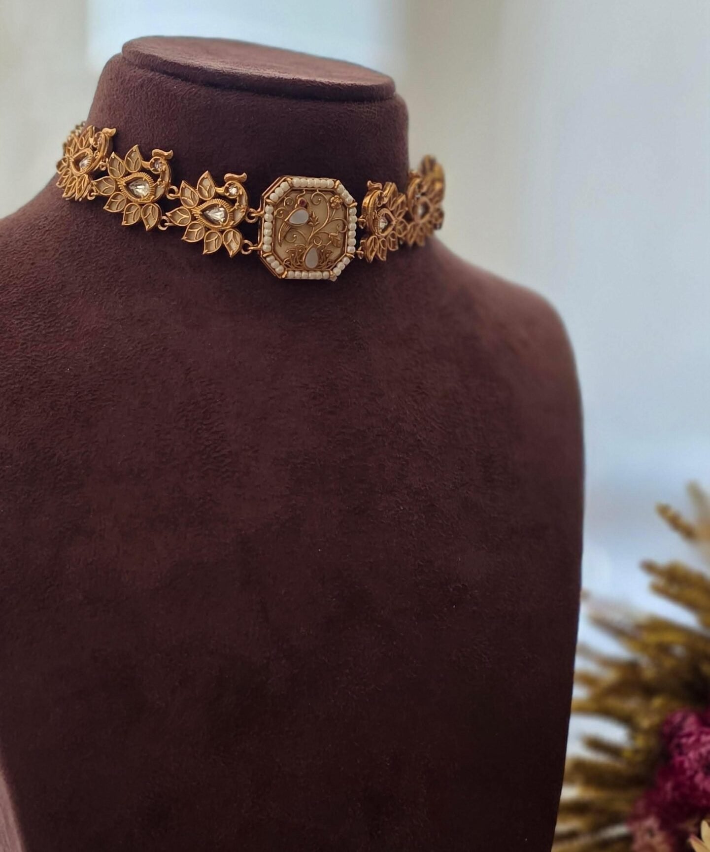 Moor handcrafted choker