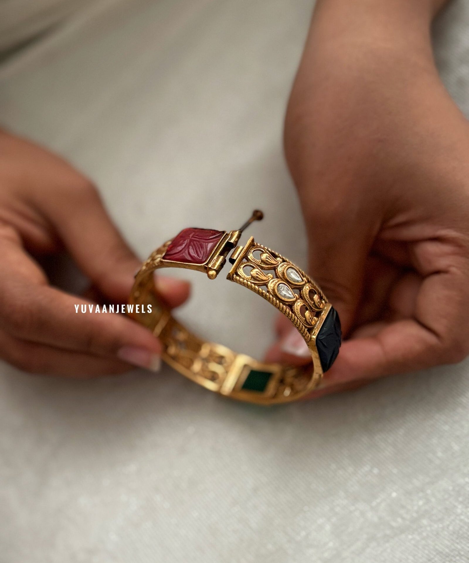 Myra openable bangle