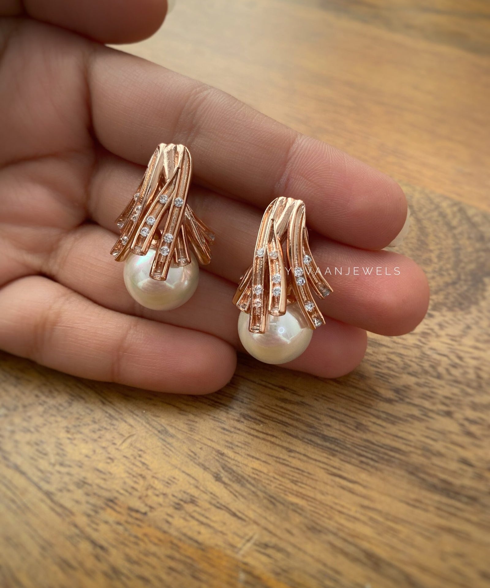 Clara Pearl Drop Earing