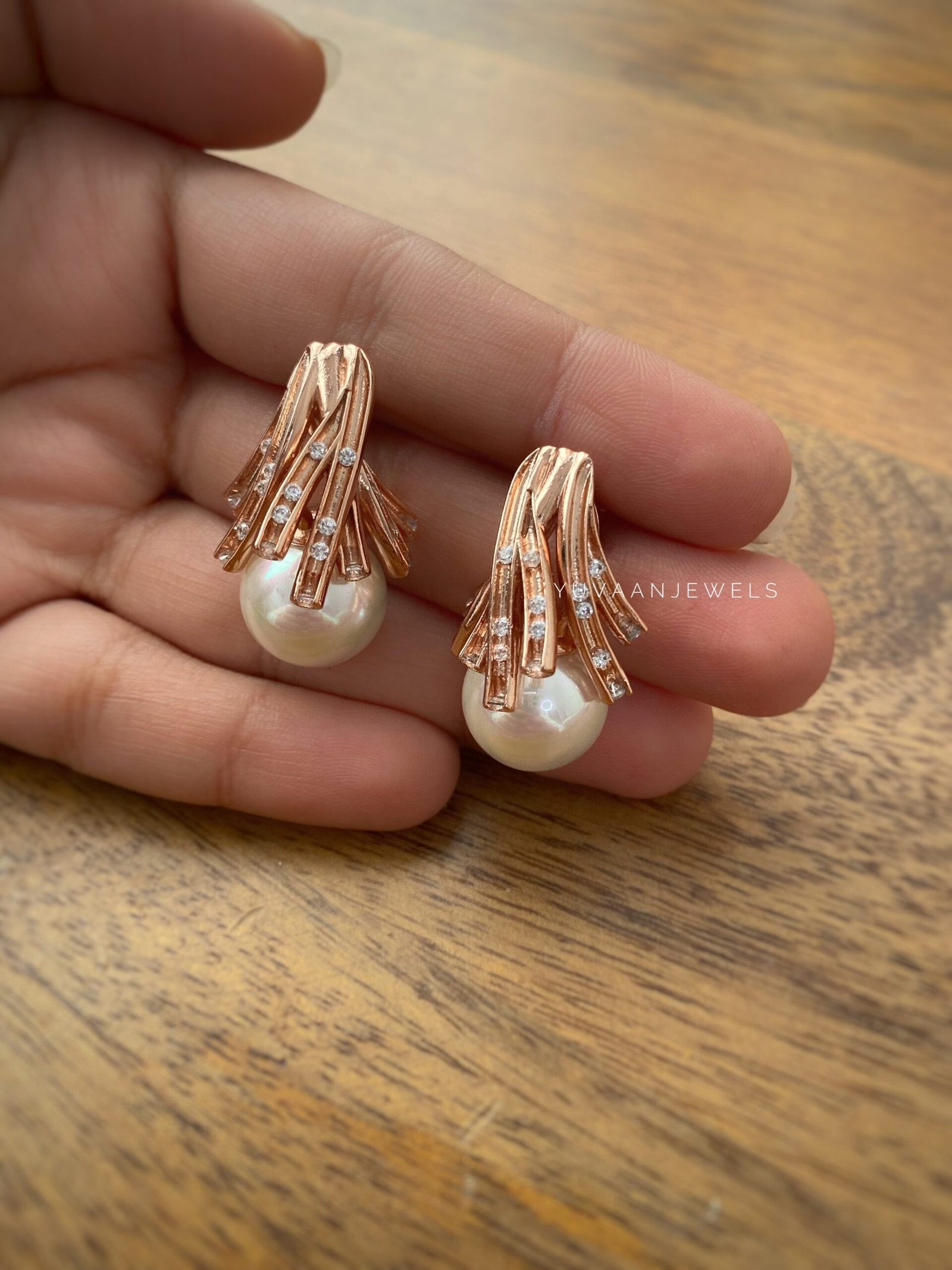 Clara Pearl Drop Earing