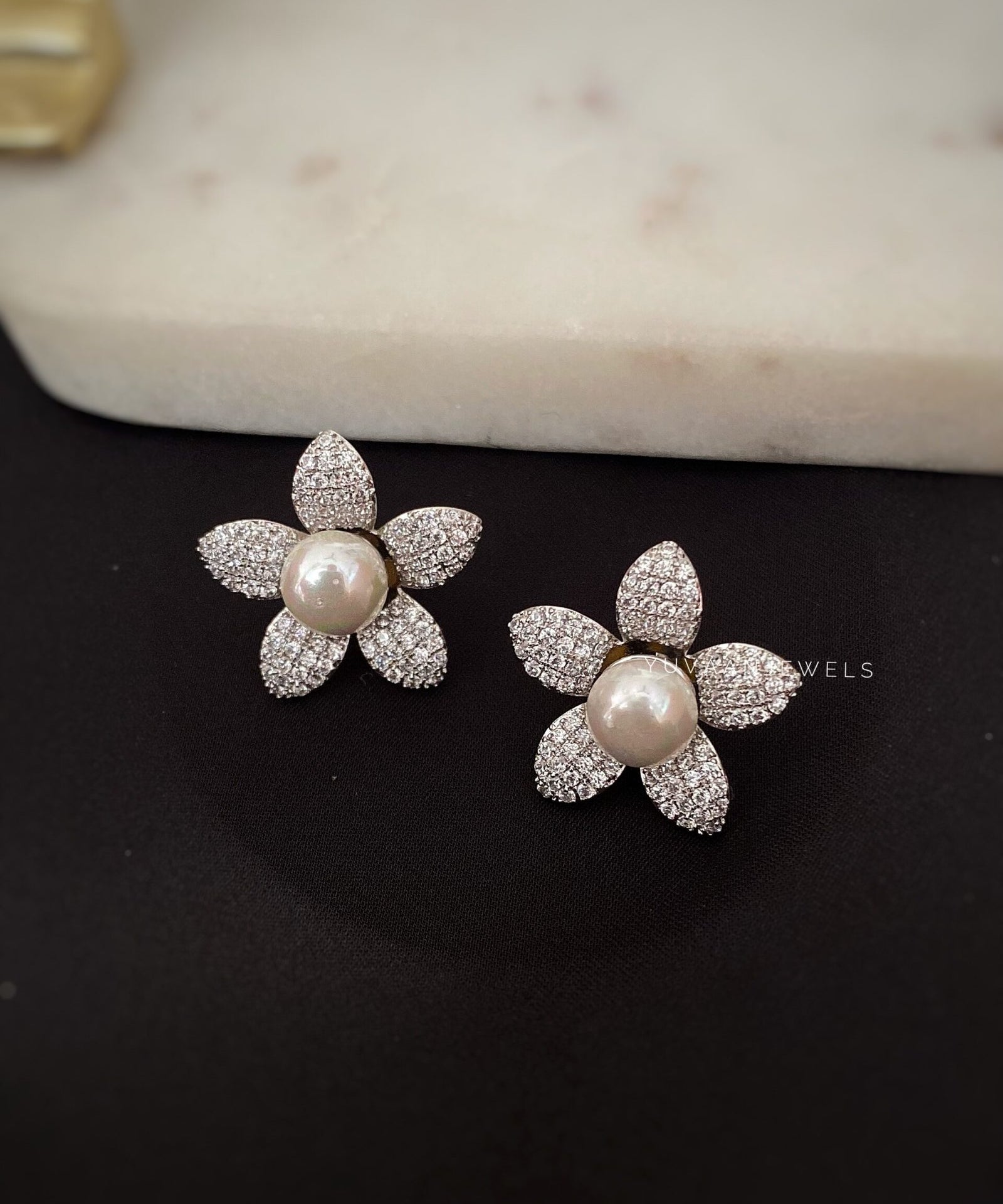 Lily flora studs