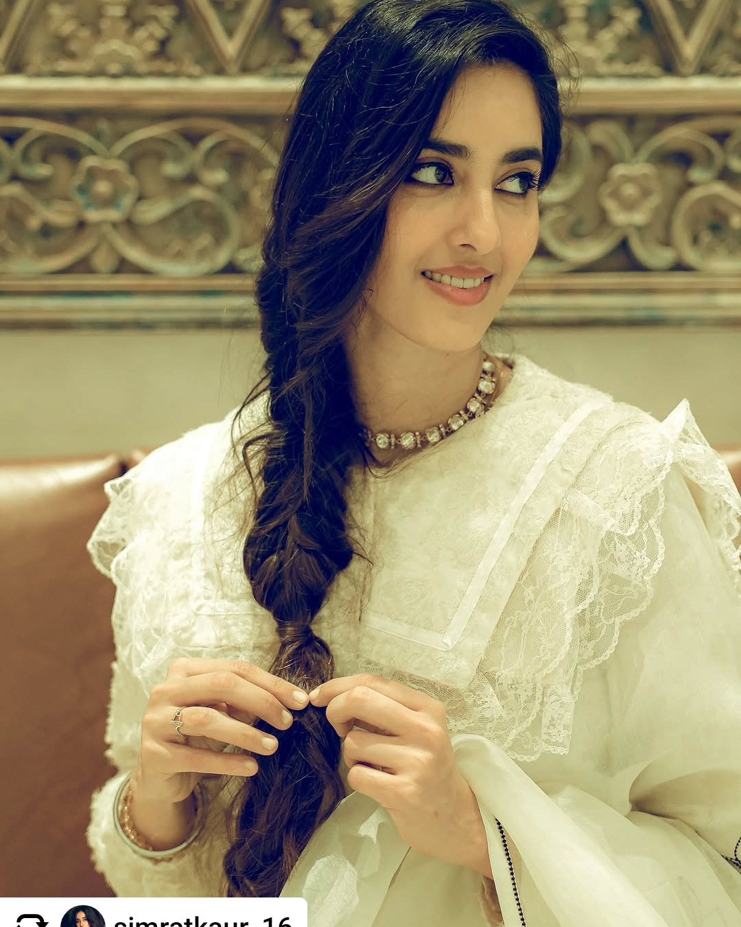 Simrat Kaur in Yuvaan