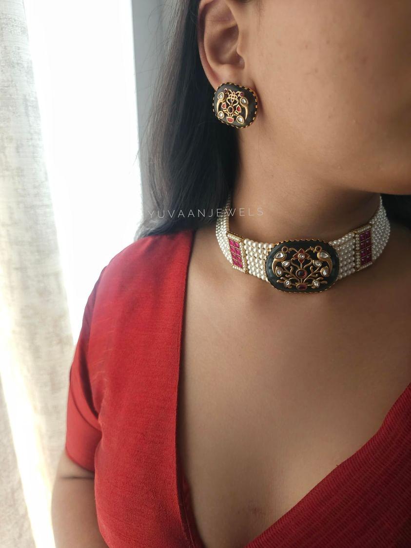 Chaitali pearl and quartz choker Thumbnail