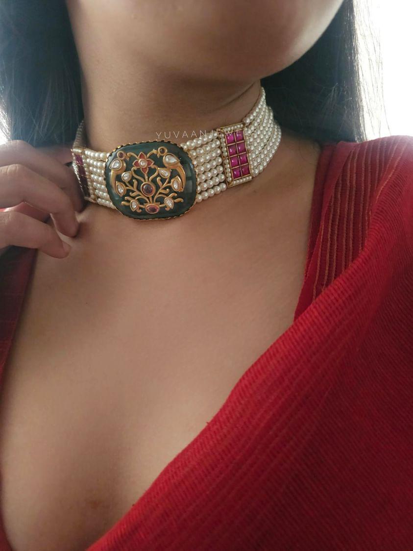 Chaitali pearl and quartz choker Thumbnail