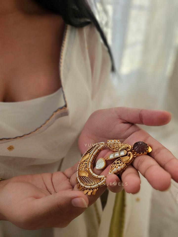 Shilpa Handcarved stone earings Thumbnail