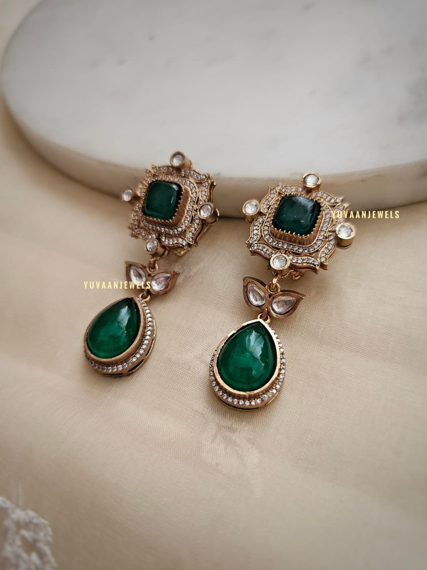 Parul Quartz & Polki earrings Thumbnail