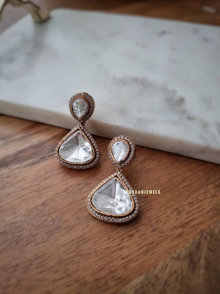 Mrinaali Quartz and Polki necklace Thumbnail