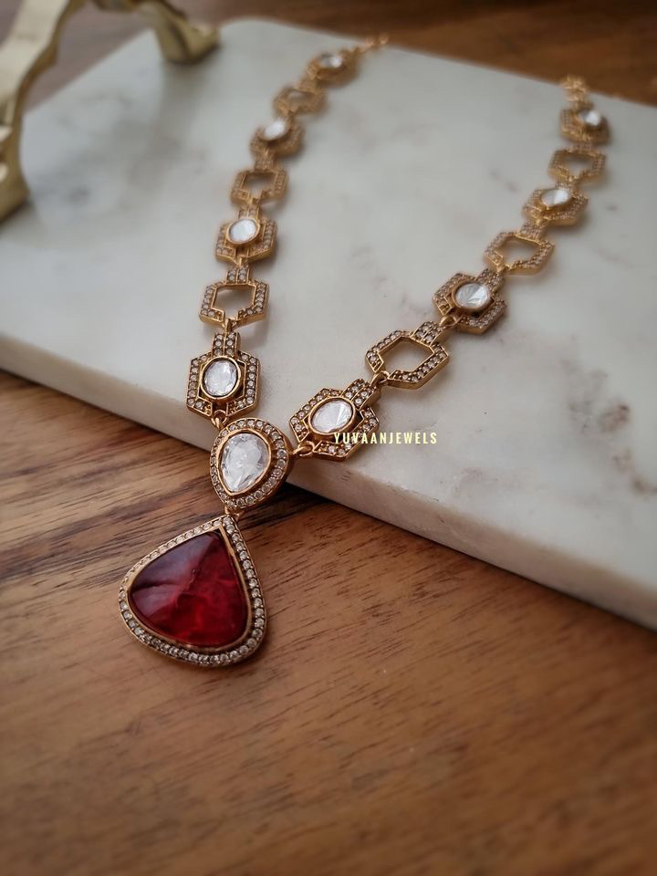 Mrinaali Quartz and Polki necklace Thumbnail