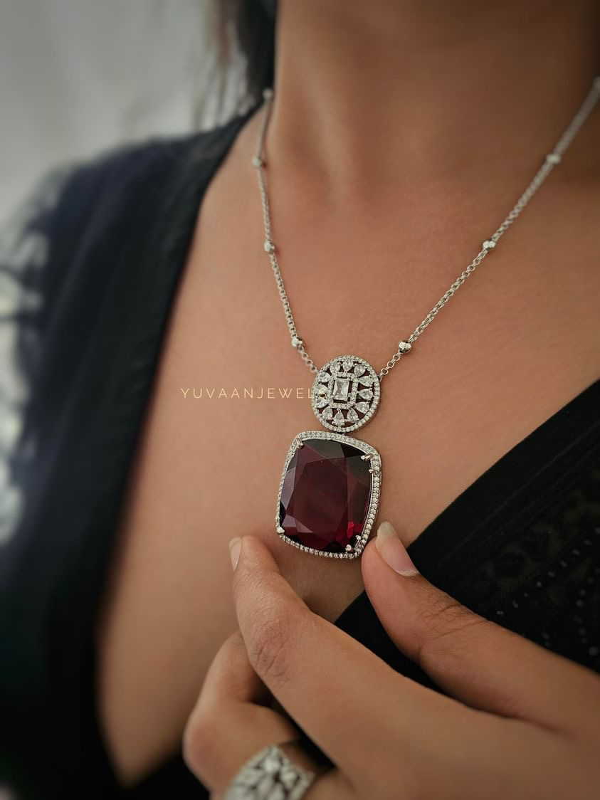 Ruha Quartz Necklace Thumbnail