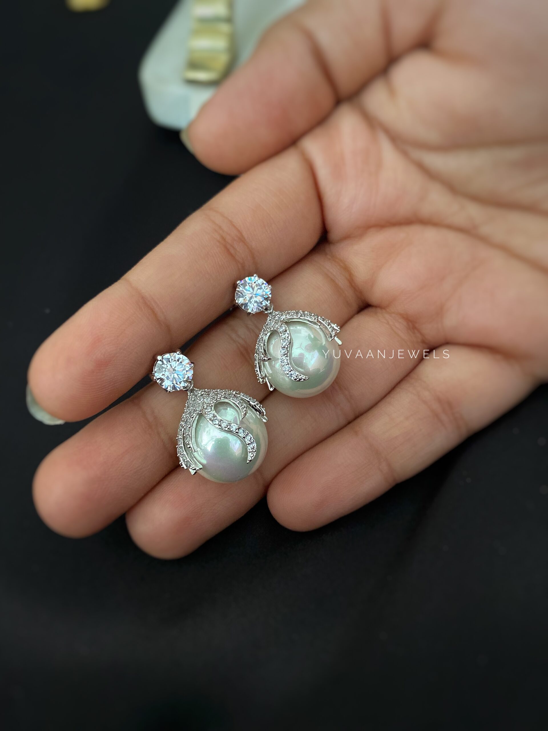 Wind pearl earrings Thumbnail