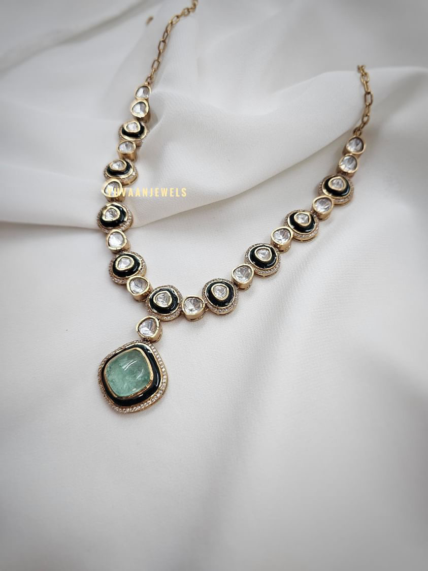 Nargis Quartz necklace Thumbnail