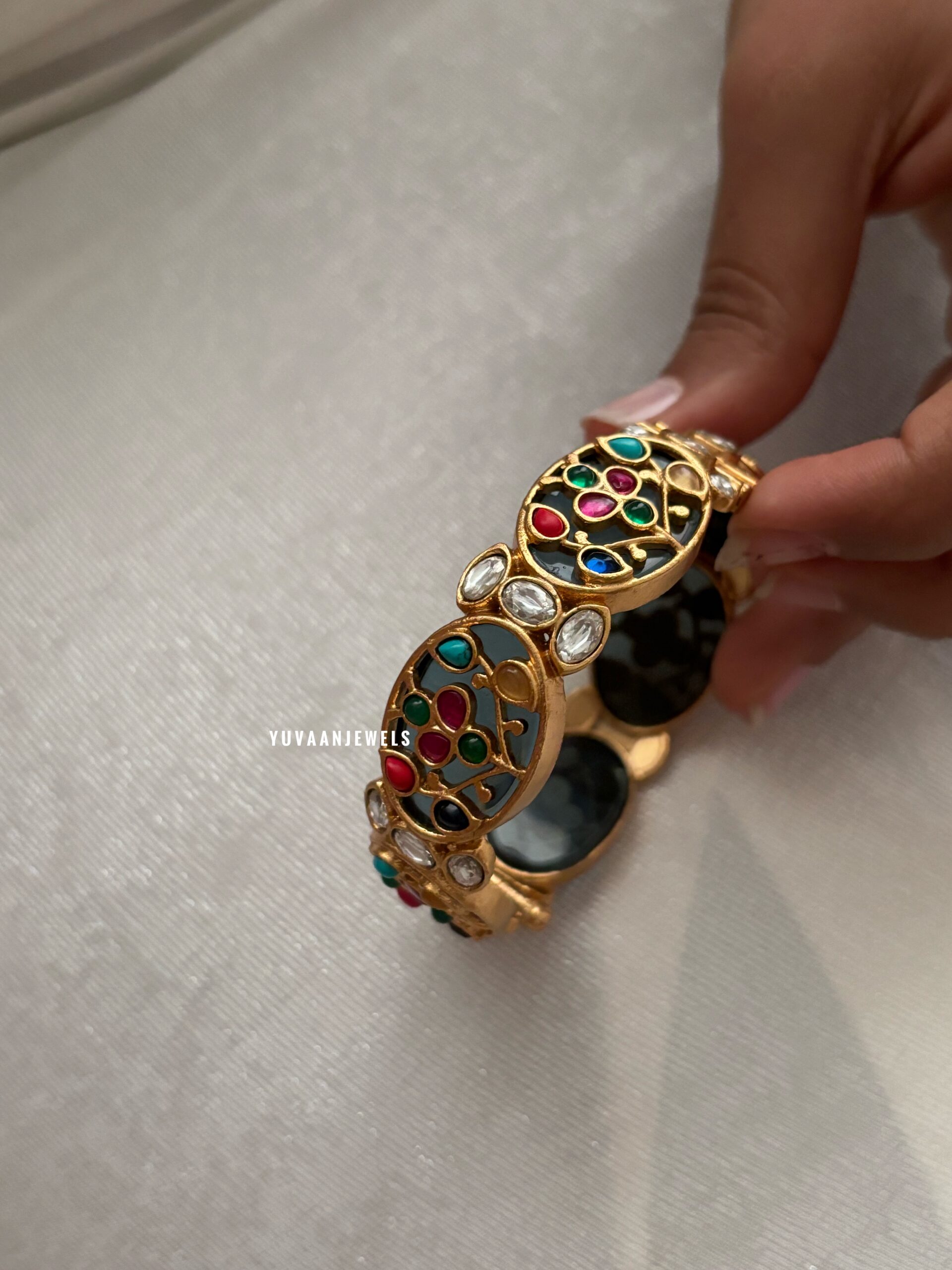 Sagar Quartz openable bangle Thumbnail