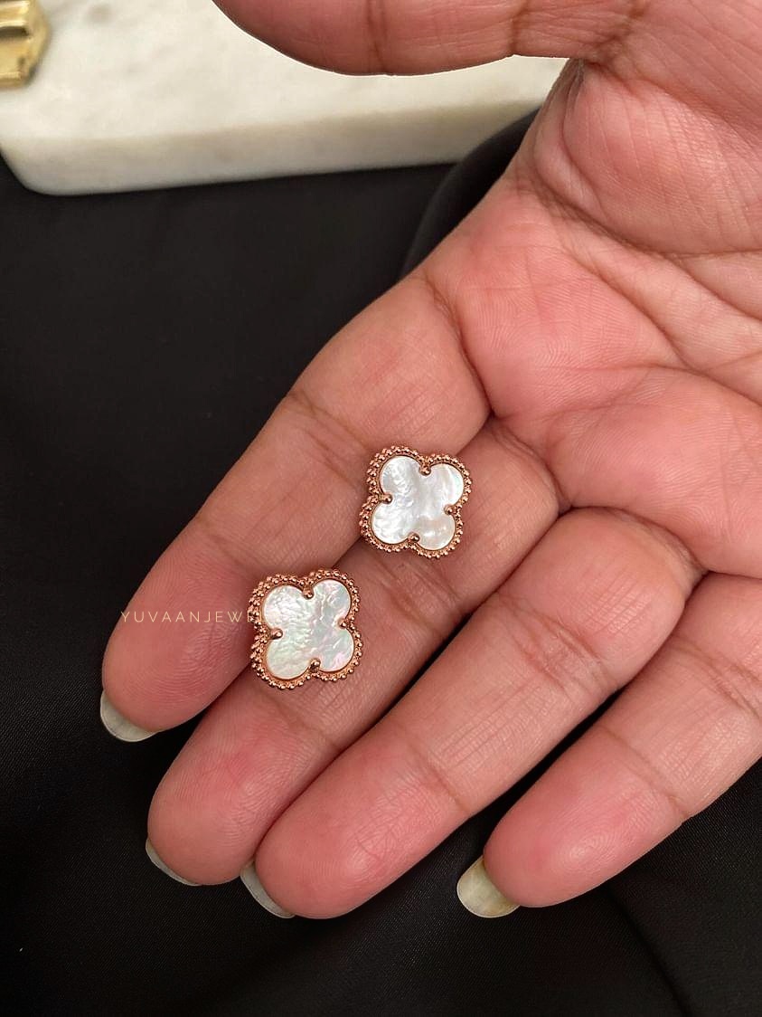 Orchid studs Thumbnail