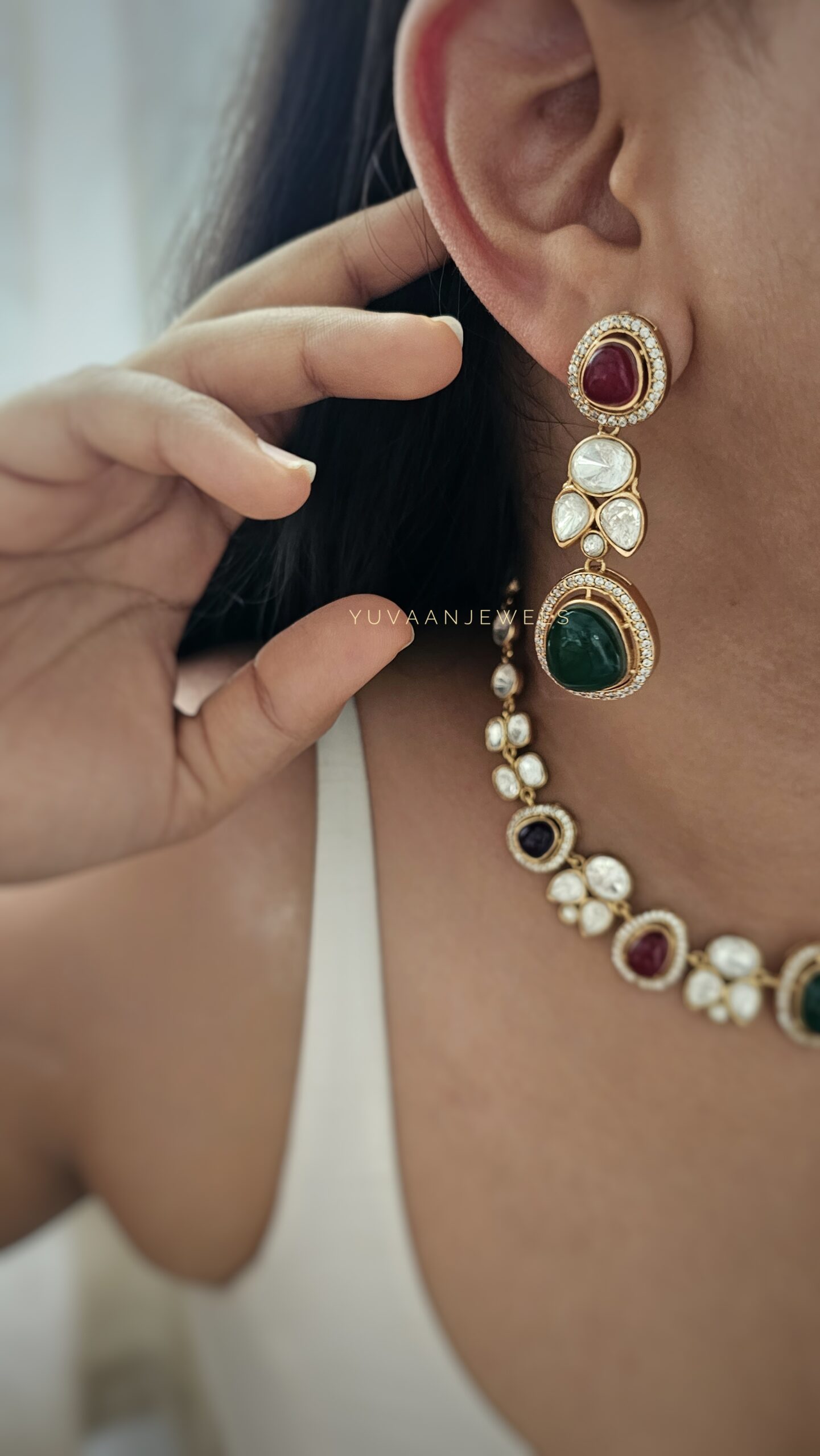 Manar quartz necklace Thumbnail