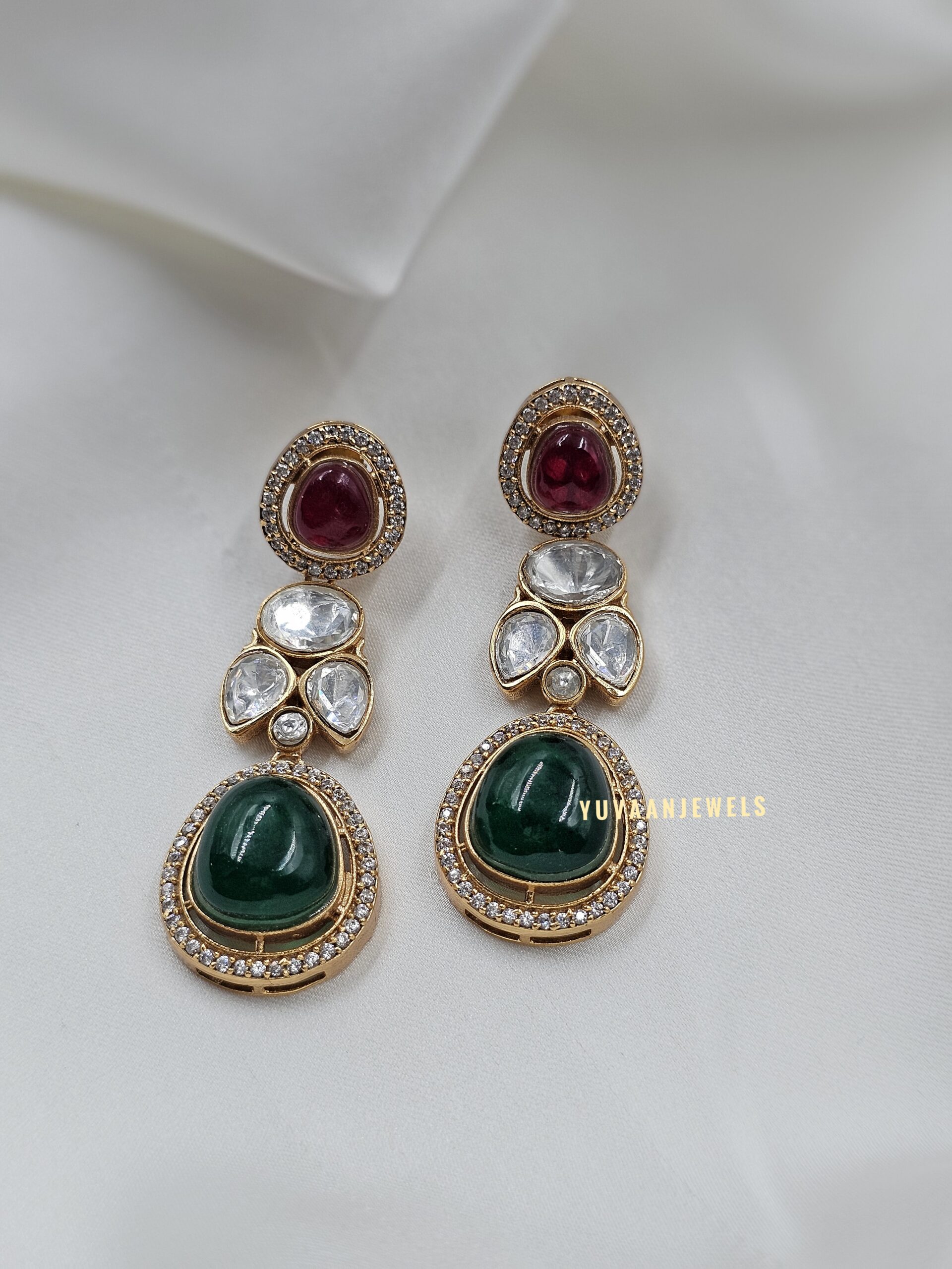 Manar quartz necklace Thumbnail