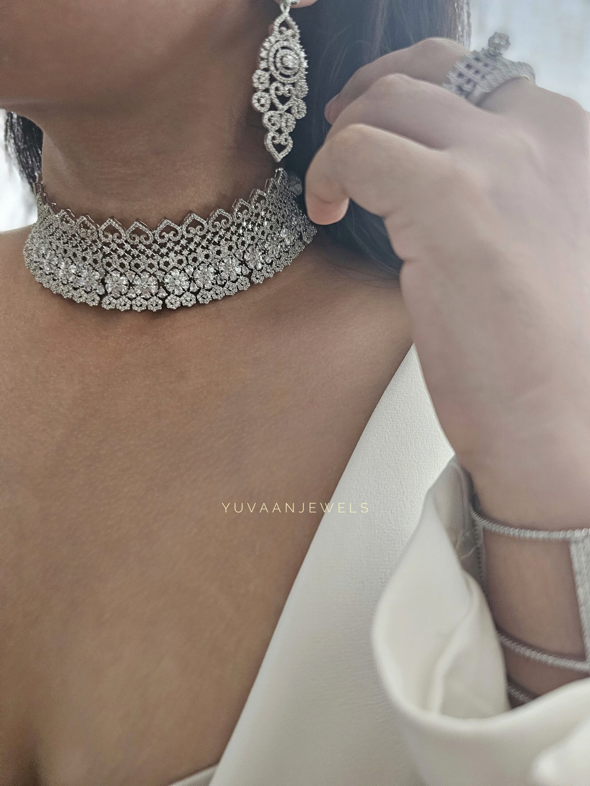 Urmi statement choker Thumbnail