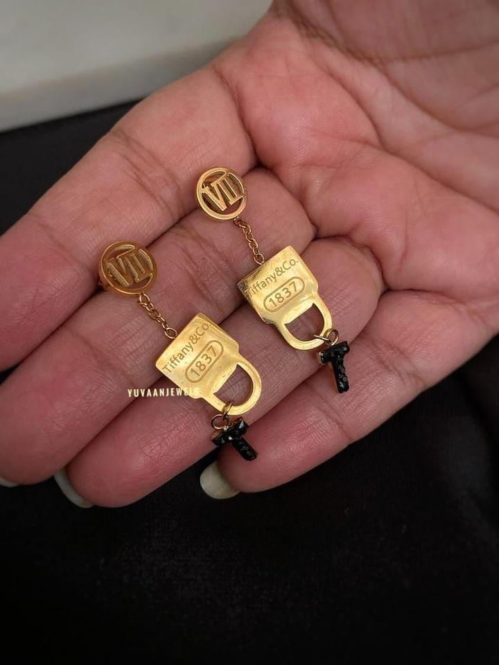 Allium hanging Earings Thumbnail