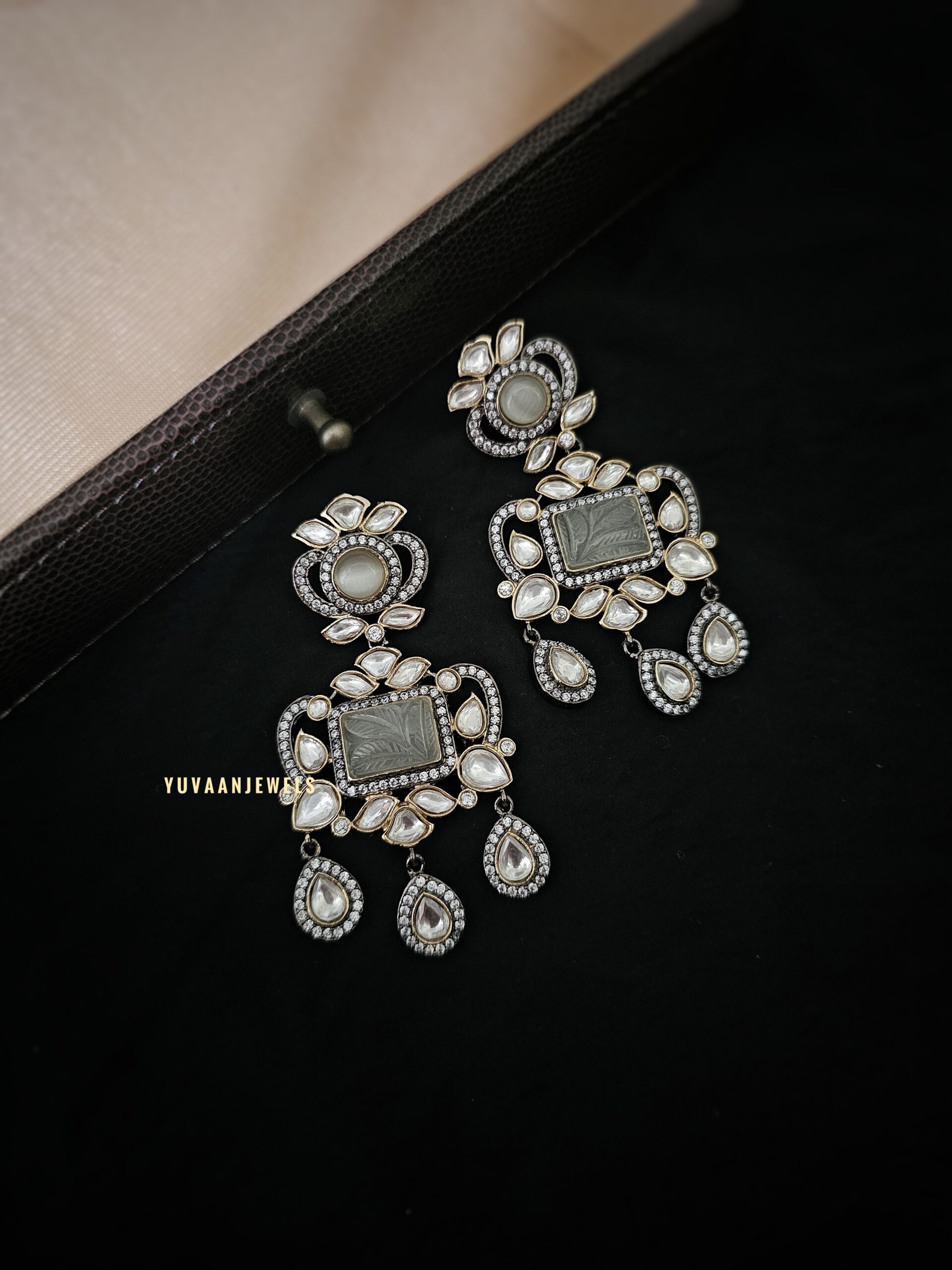 Palak Quartz stone & polki earings Thumbnail