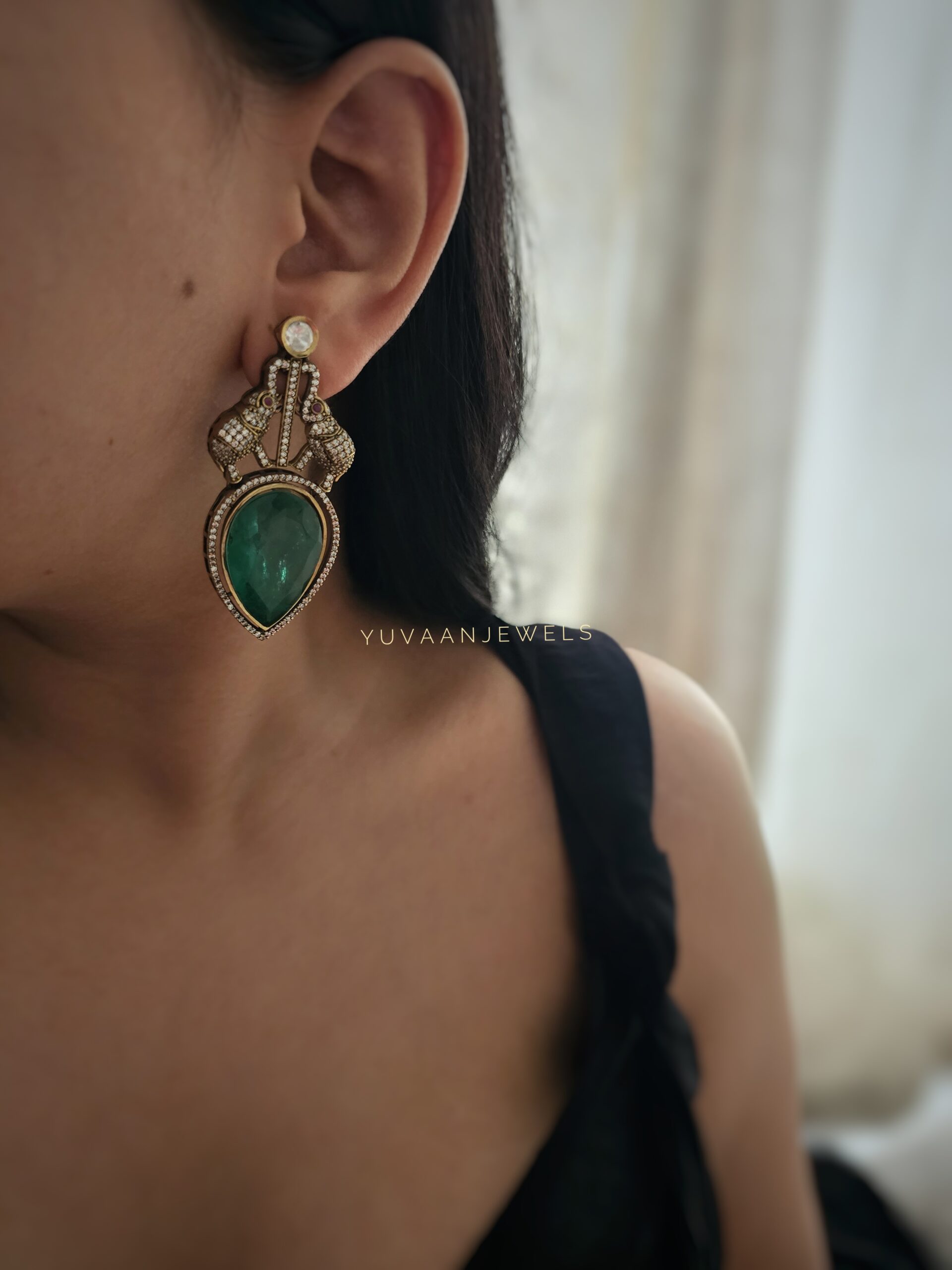 Orphic handcrafted Quartz earings Thumbnail