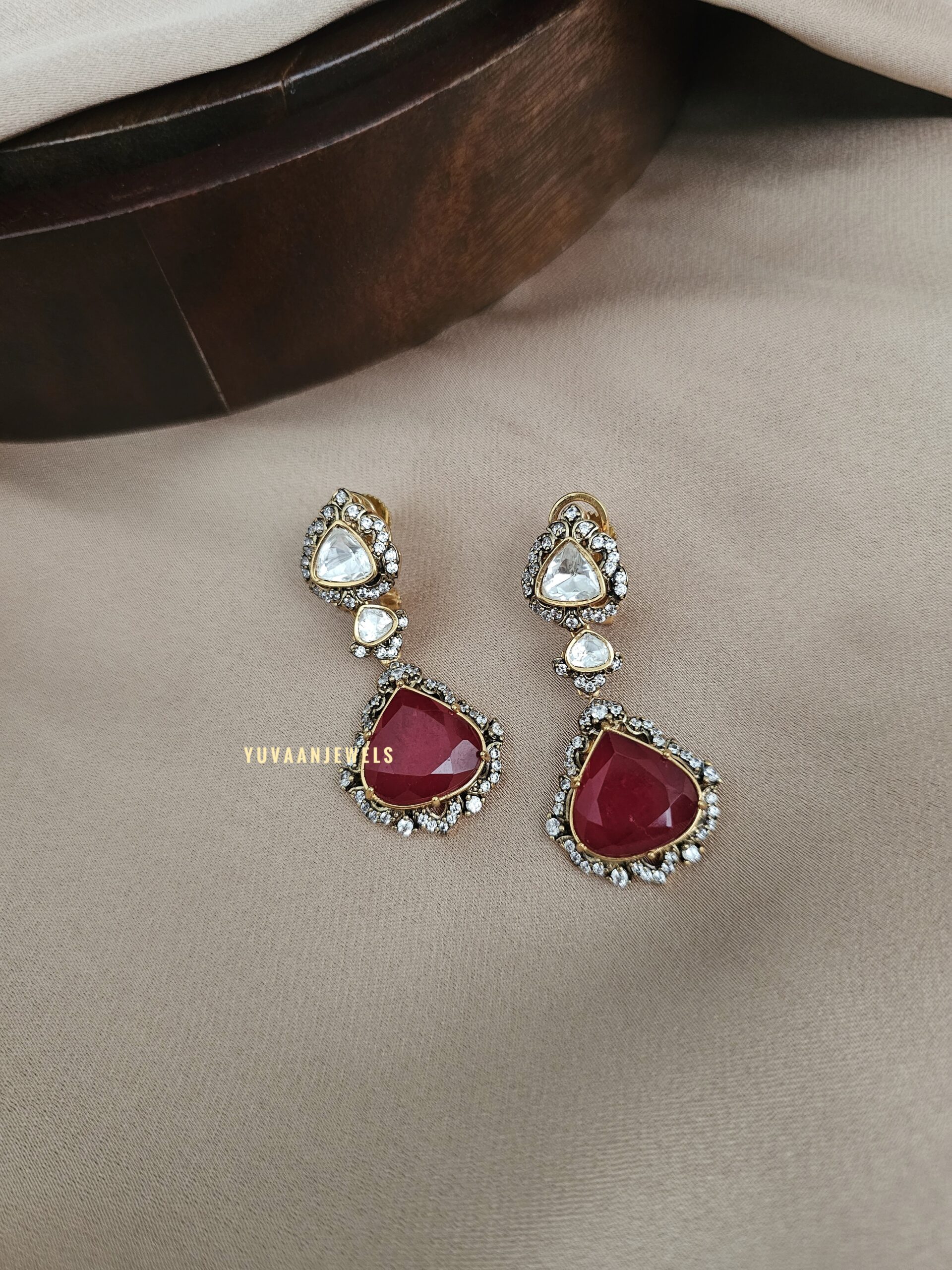 Naysa Quartz and polki necklace Thumbnail