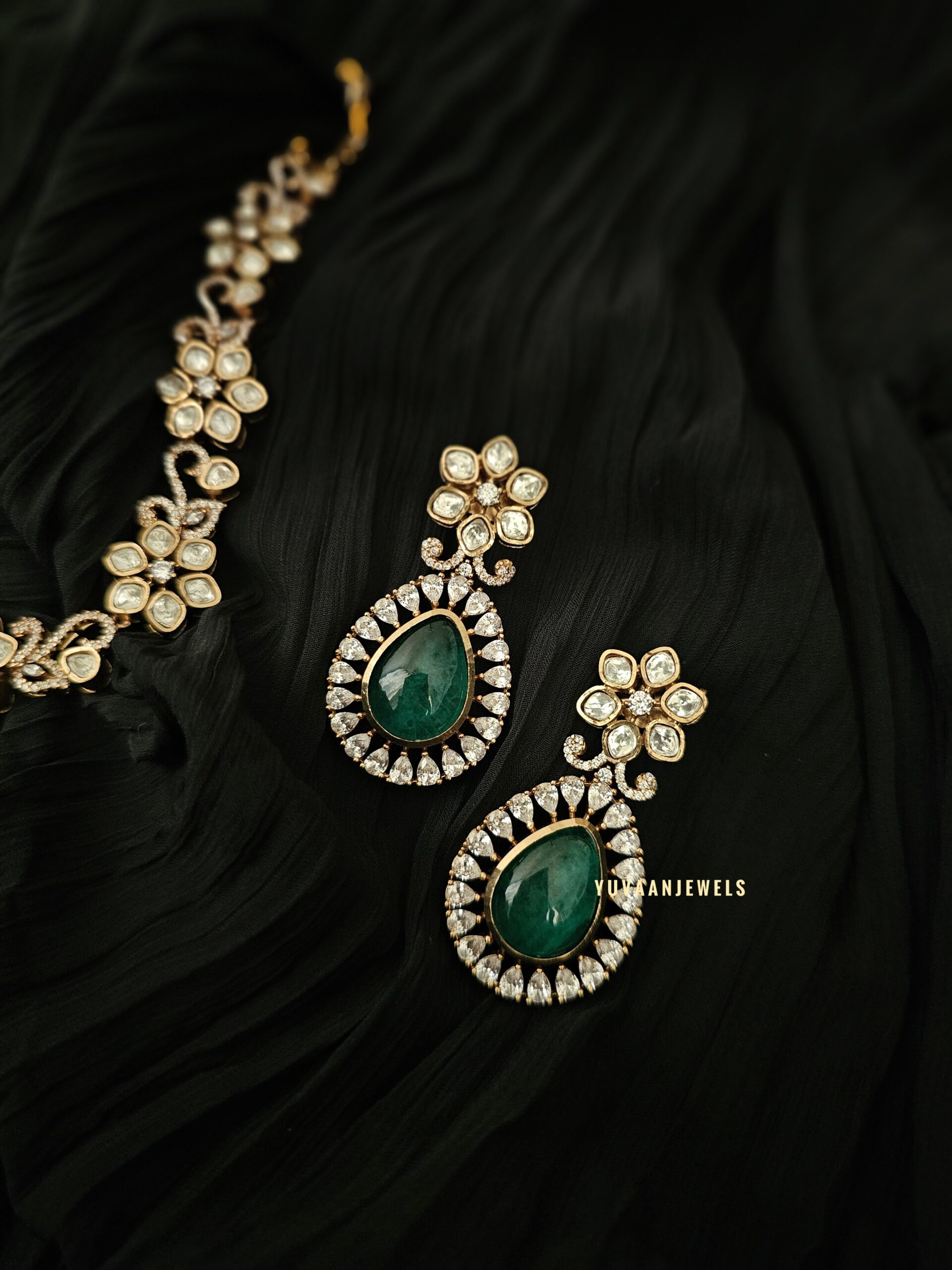 Khyaali Quartz and polki necklace Thumbnail