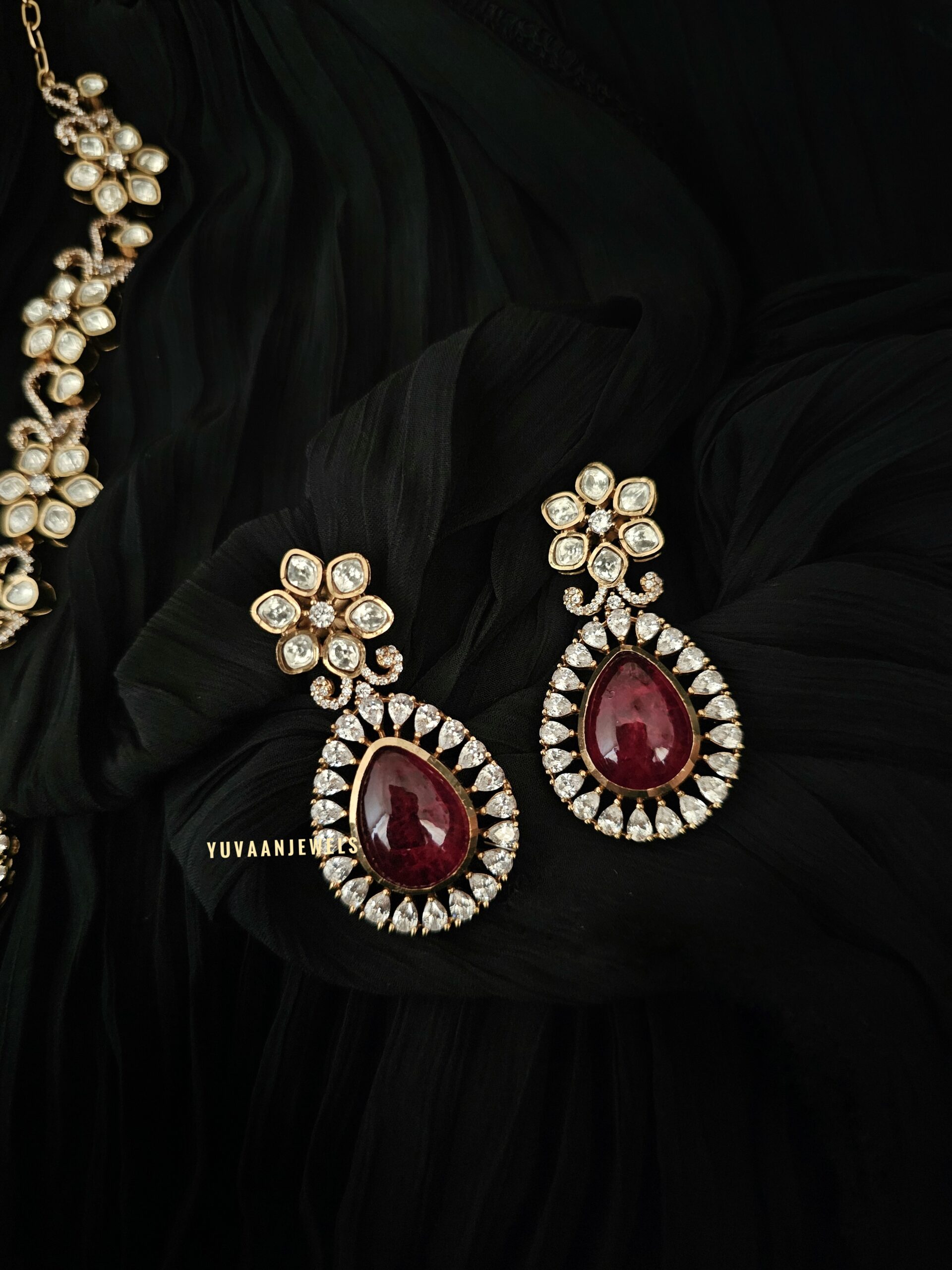 Khyaali Quartz and polki necklace Thumbnail