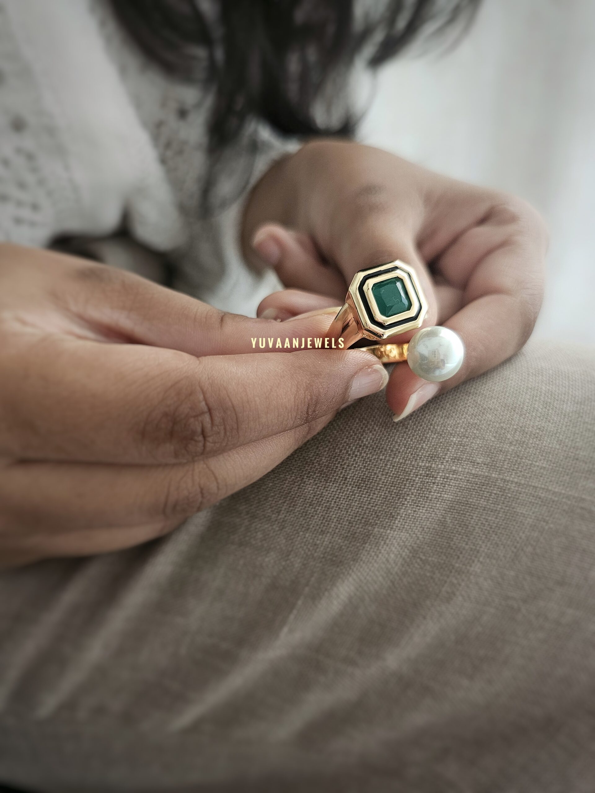 Divine Emerald & pearl ring Thumbnail