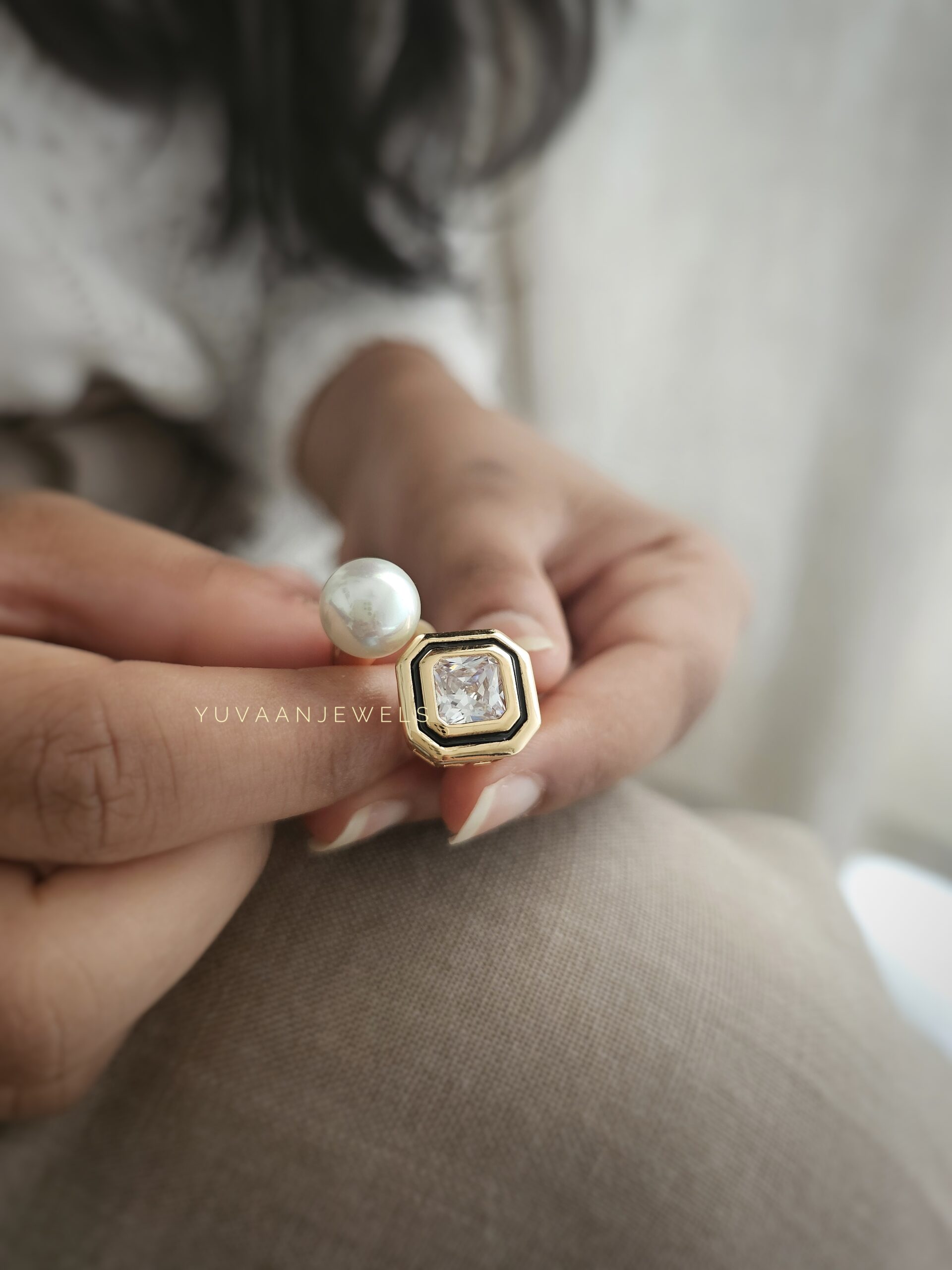 Divine pearl ring Thumbnail