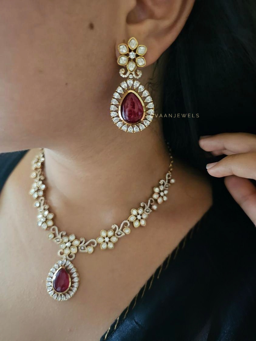 Khyaali Quartz and polki necklace Thumbnail