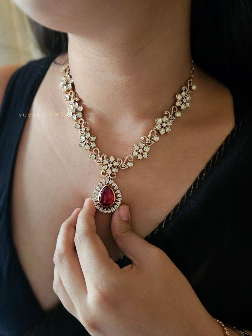 Khyaali Quartz and polki necklace Thumbnail