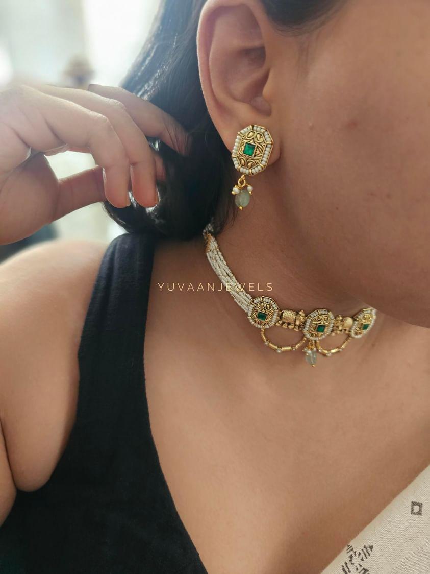 Ragini pearl delicate choker Thumbnail