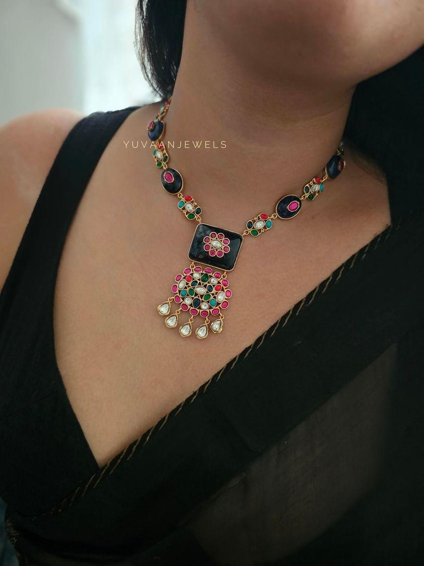 Rangaat quartz and polki necklace Thumbnail