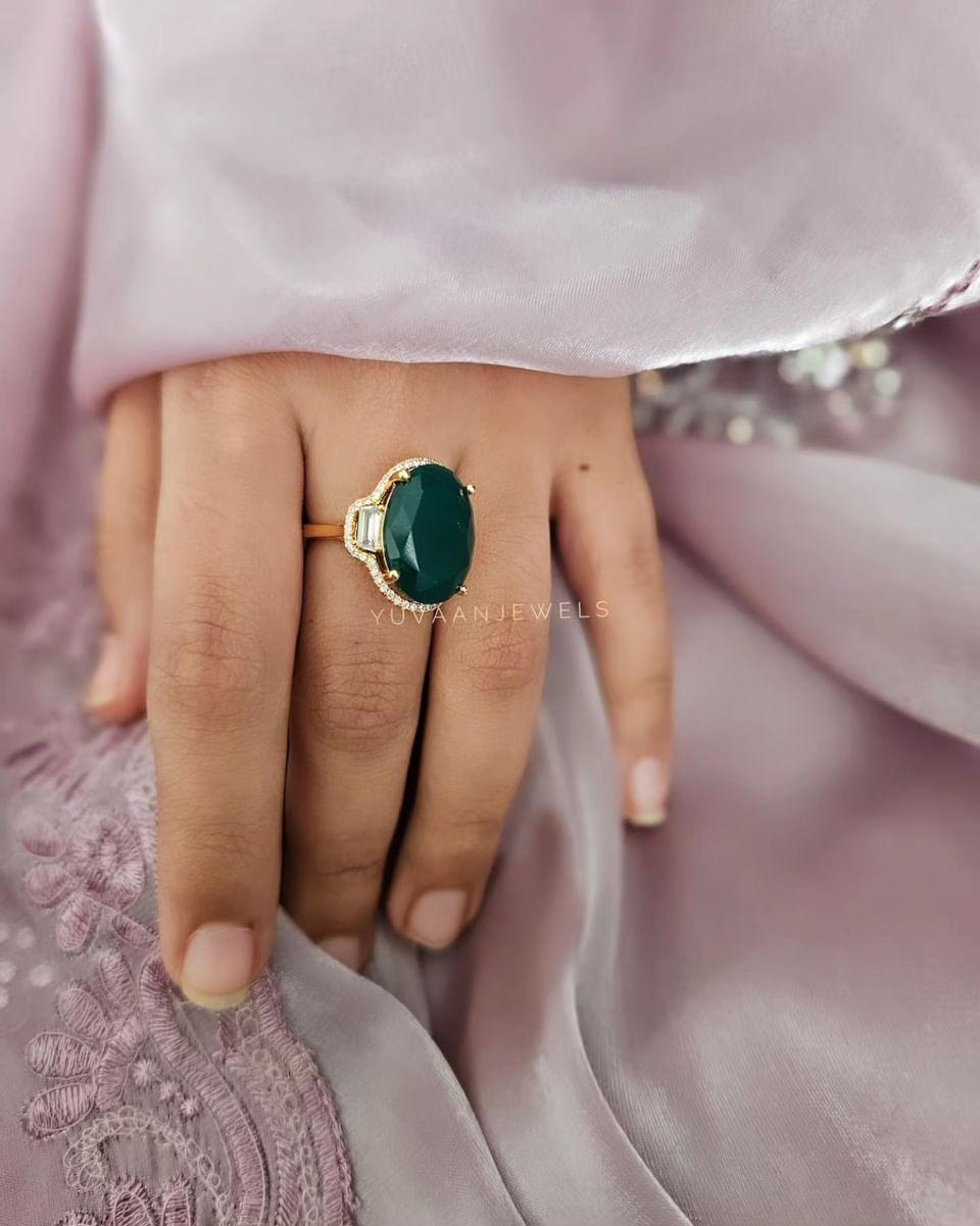 Emerald stone ring