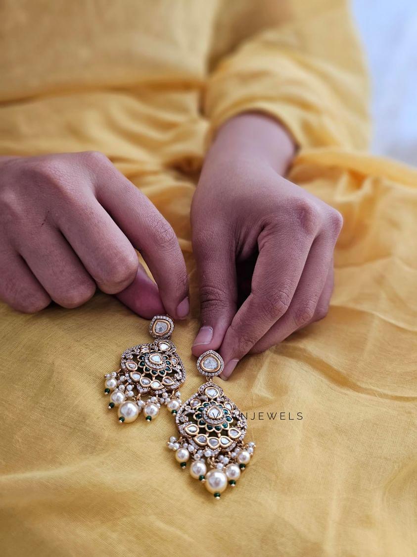 Kalam delicate and pearl choker Thumbnail