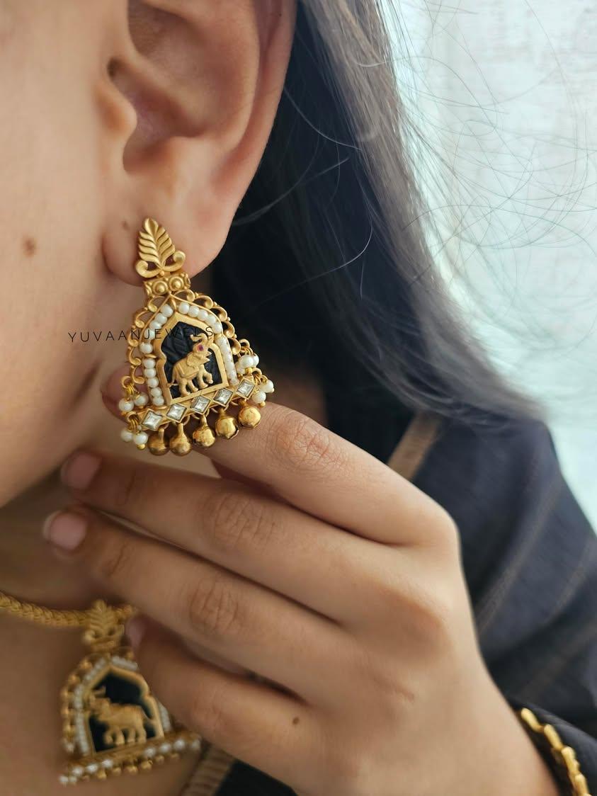 Mandira hasli Thumbnail