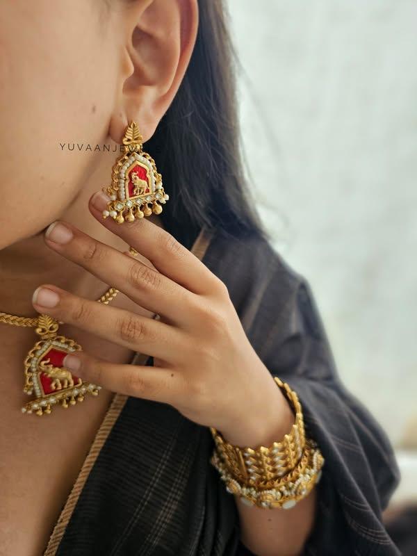 Mandira hasli Thumbnail